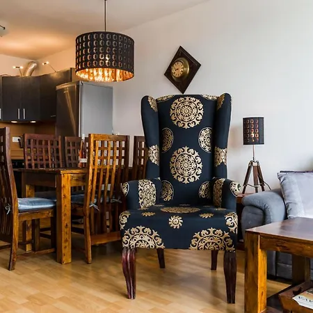 Comfy On The 20th Floor & Free Parking Apartment