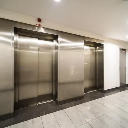 Comfy On The 20th Floor & Free Parking Apartment